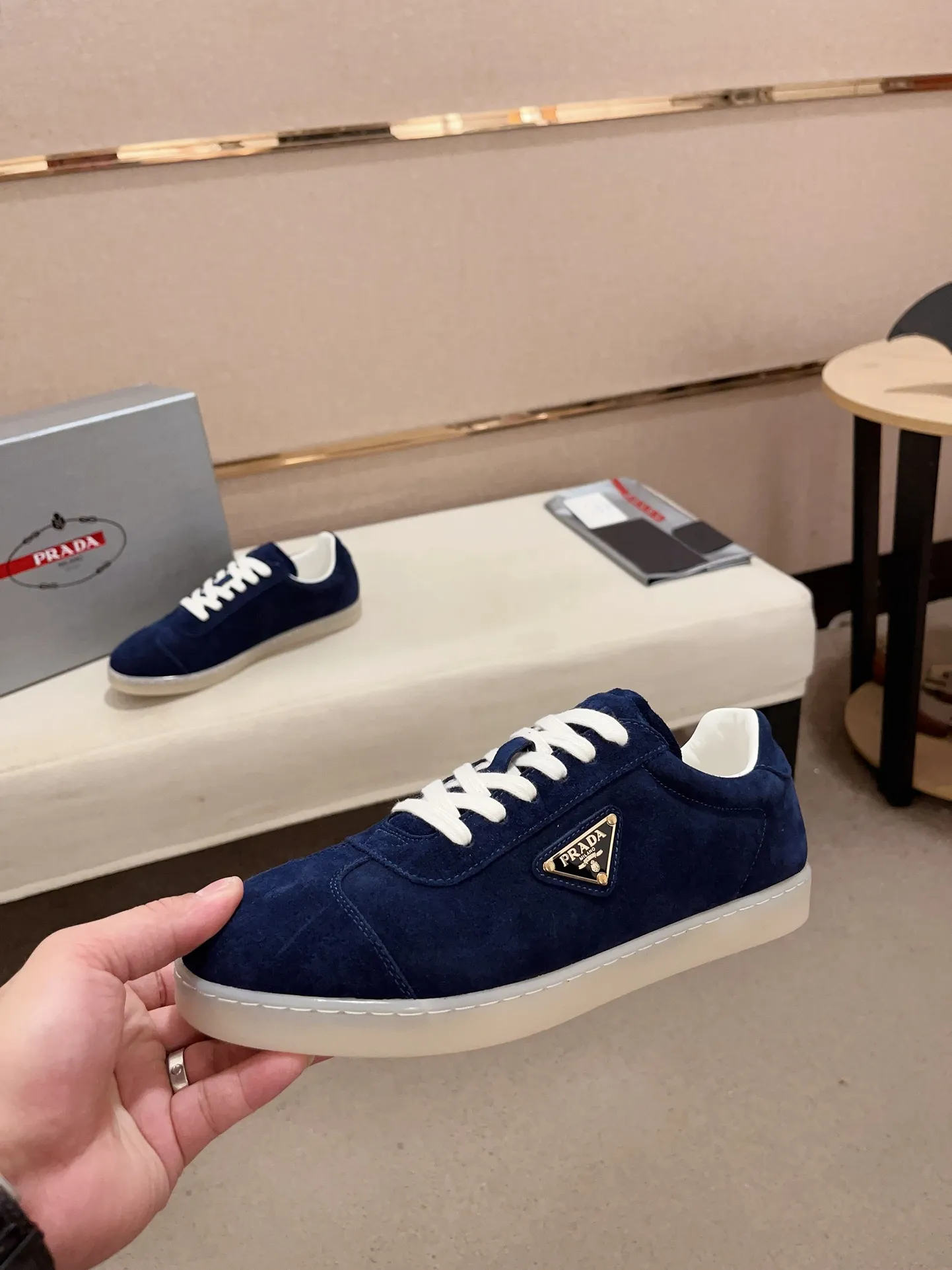 Men's Men's Shoes 💰 500💰 ✔️✔️✔️Higher version High-quality new PRADA (Prada) counters are launched simultaneously. The new men's shoes and 😘fabrics are made of high-tech glue-making technology. Lining: Full cowhide lining. 👍🏿 High-end ☄️ air-cushion molded anti-slip rubber outsole, exquisite lines, simple and elegant, comfortable and high-end for leisure travel. Code number: 38 to 44 (45 can be customized and cannot be returned or exchanged)